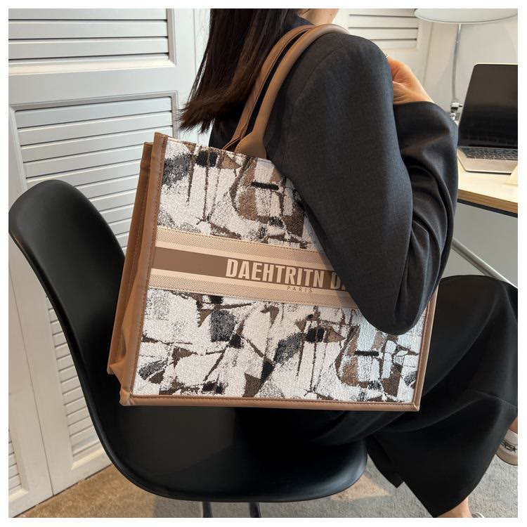 Large Capacity Canvas Tote for Women – Daily Commuter Handbag