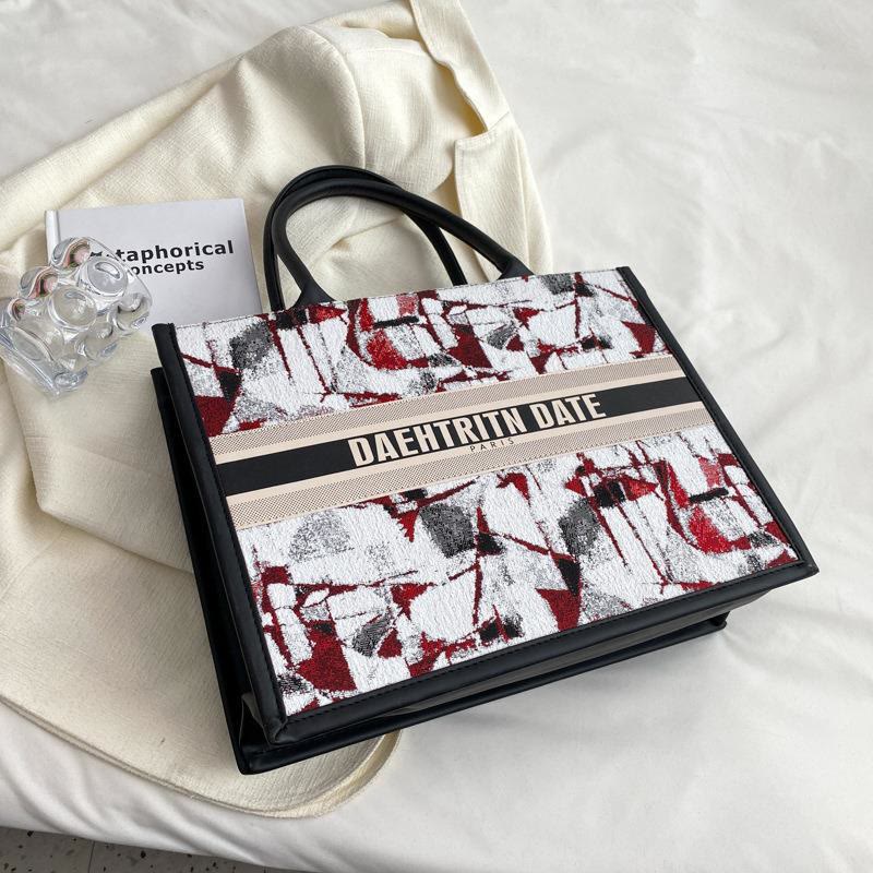 Large Capacity Canvas Tote for Women – Daily Commuter Handbag