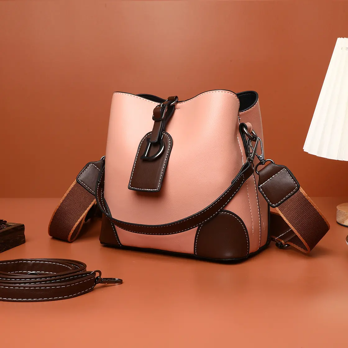 Nowe trendy torebki crossbody na rok 2023.